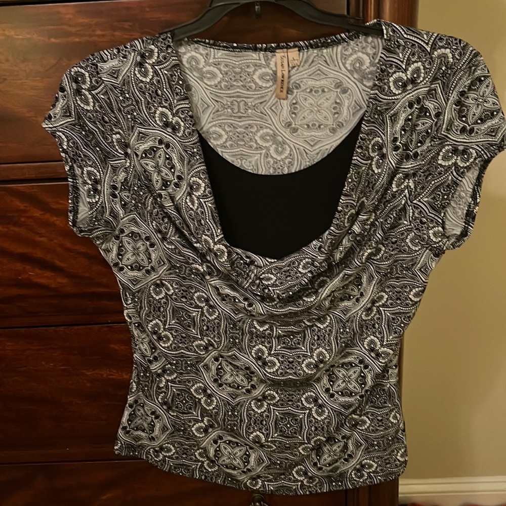 3 FOR $20- black and white design short sleeve top with panel